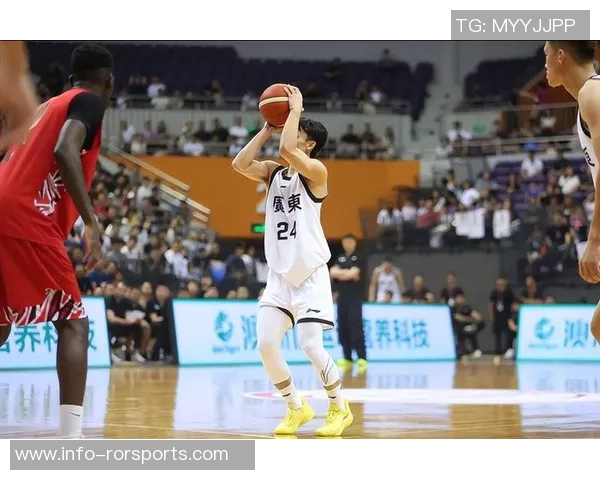 热身赛广东全运男篮战胜美国肯尼哈奇胡明轩砍下15分赵睿贡献13分